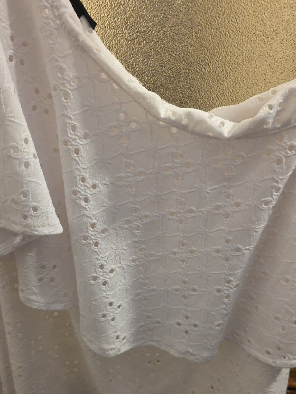 torrid White One-Shoulder Eyelet Ruffle Top - Picture 2 of 3